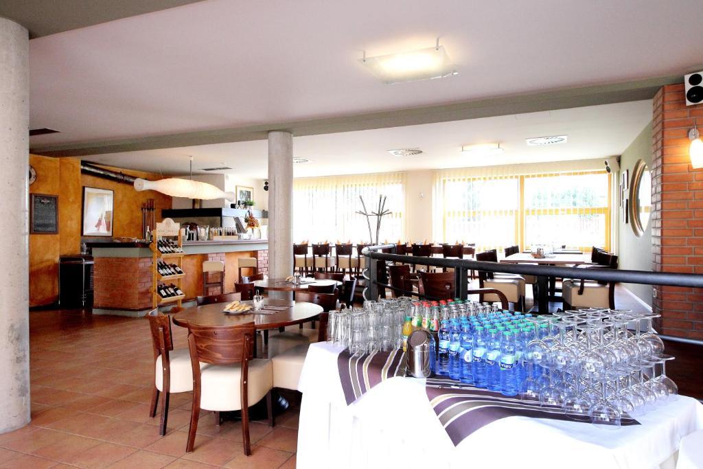 Hotel S-Centrum Benesov  Extérieur photo