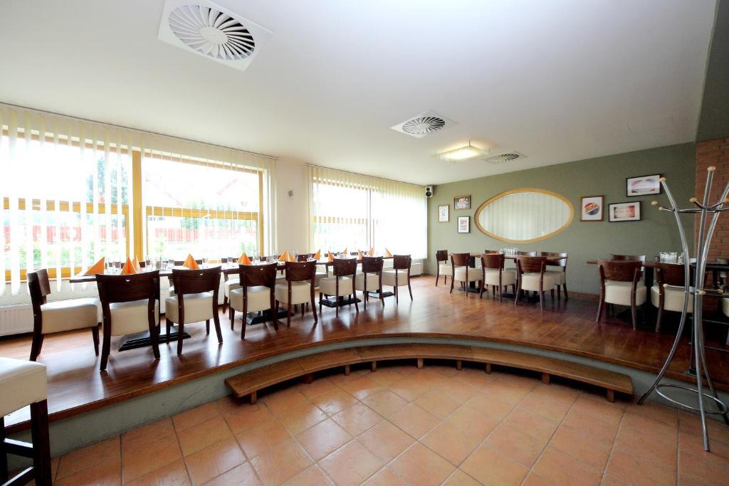 Hotel S-Centrum Benesov  Extérieur photo