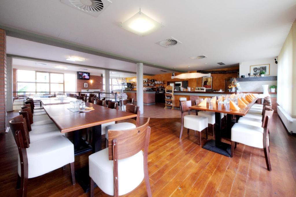 Hotel S-Centrum Benesov  Extérieur photo