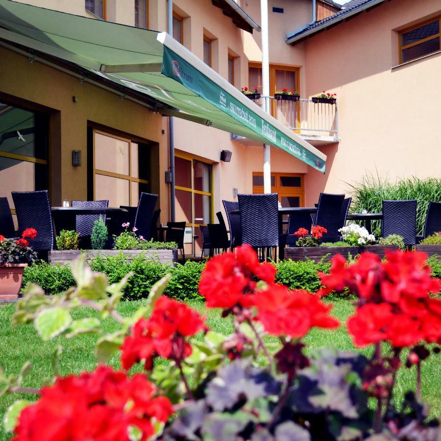 Hotel S-Centrum Benesov  Extérieur photo