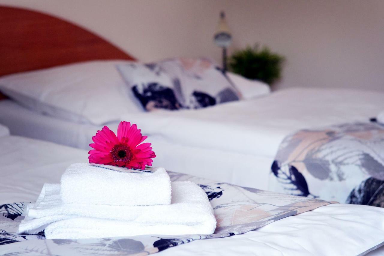 Hotel S-Centrum Benesov  Extérieur photo