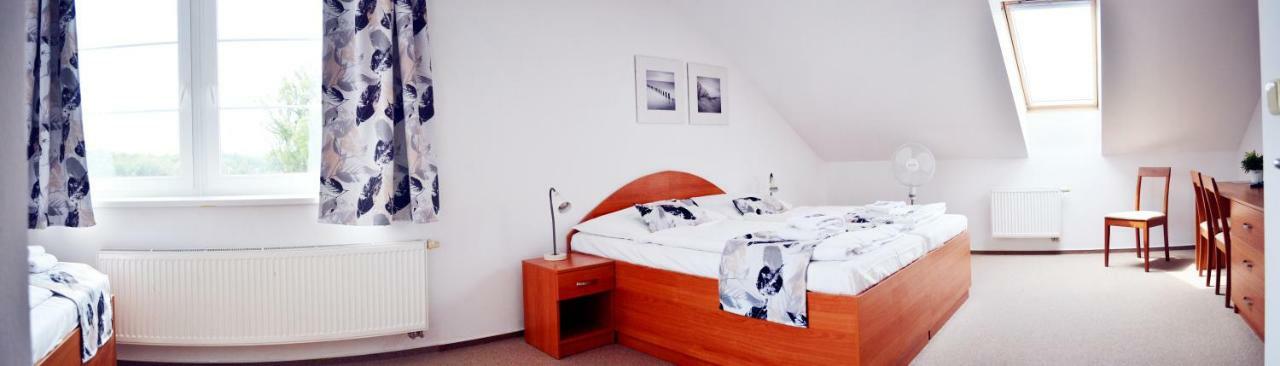 Hotel S-Centrum Benesov  Extérieur photo