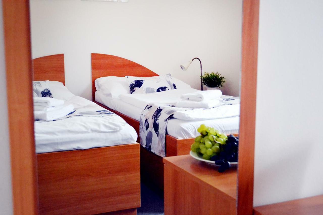 Hotel S-Centrum Benesov  Extérieur photo