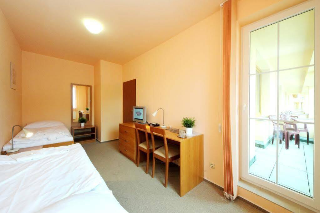 Hotel S-Centrum Benesov  Extérieur photo